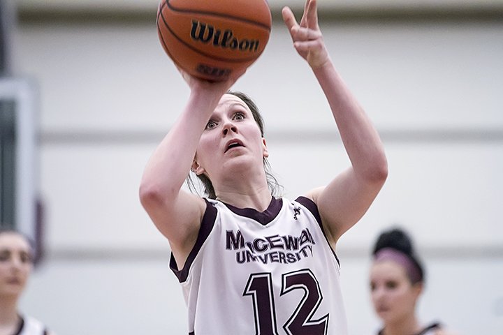 Katherine Adams has her first <a href="/USportsCA/">U SPORTS</a> win as a head coach as Griffins women's hoops beat <a href="/UofLPronghorns/">Pronghorn Athletics</a> 67-39. macewa.nu/2f5QKd3