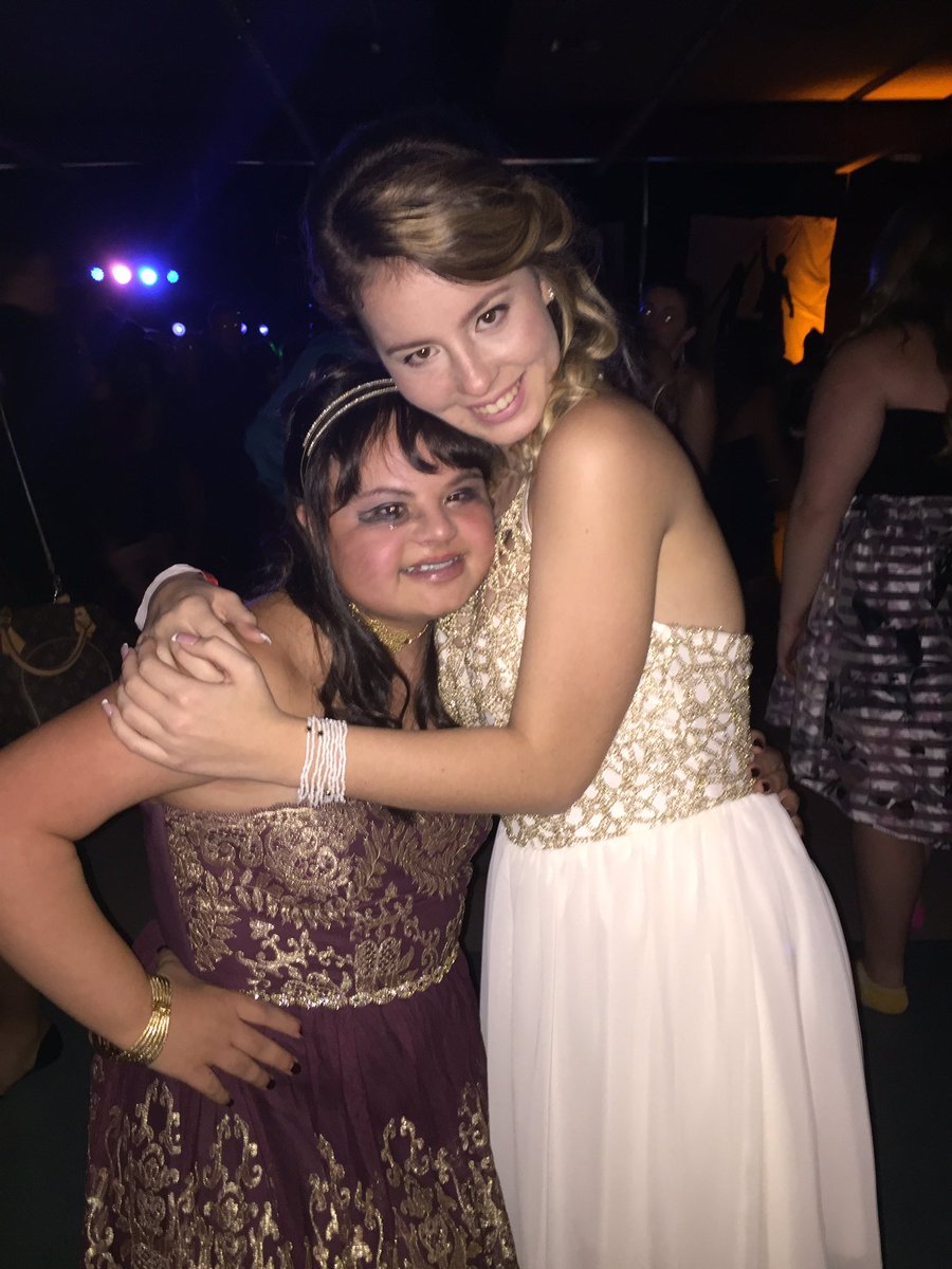 sammyisablondie's tweet photo. hoco with my favorite girls❤️ https://t.co/f4Cep5zVmx