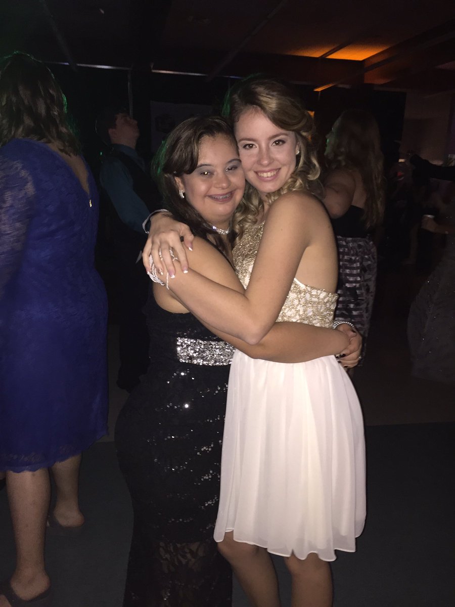 sammyisablondie's tweet photo. hoco with my favorite girls❤️ https://t.co/f4Cep5zVmx