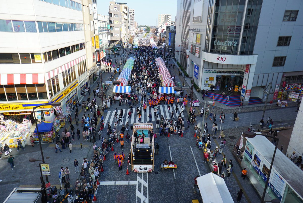 変わりゆく町田の街並み 変わ町 على تويتر イベント 本日 町田駅前では大通りを封鎖して 16キラリ まちだ祭 を開催中 例年通り 混雑中です T Co 3z8a37osw9 町田 Machida
