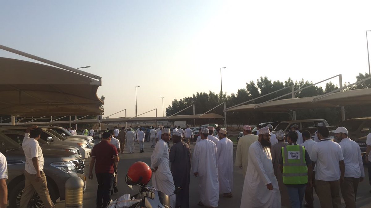 FatmaArimi's tweet photo. هذا الصباح يبدأ #التجمع_الاحتجاجي_الثاني_لموظفي_شركة_حيا  مع مطالبة واحدة رئيسة https://t.co/8WdvCUFigE
