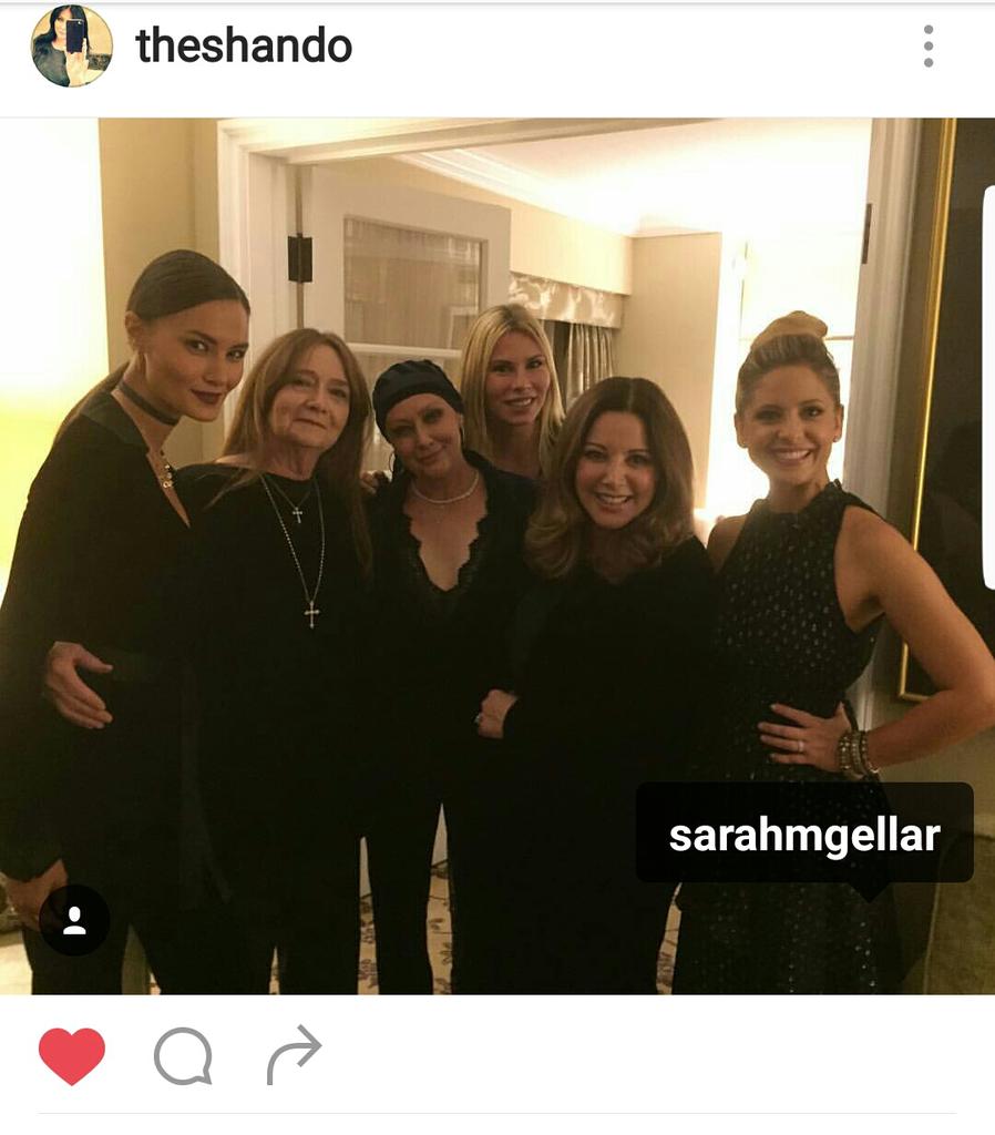 Shawna12708's tweet photo. @DohertyShannen truly amazing, such an  honor, u deserve nothing but the best! Congrats!! #courageaward #FightLikeAGirl #ShandoArmyFan 💗 https://t.co/EE7NmoNOZH