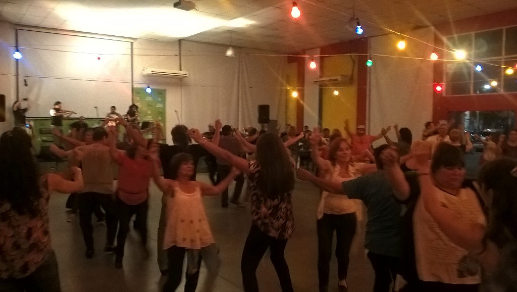 folklore_a's tweet photo. Ahora en #LaPeñaDeAvellaneda #SofiaColucci acompañada por #MartinMasia Fabian Zelarrayan y Marcelo Navarro https://t.co/BZBMhHoEmX