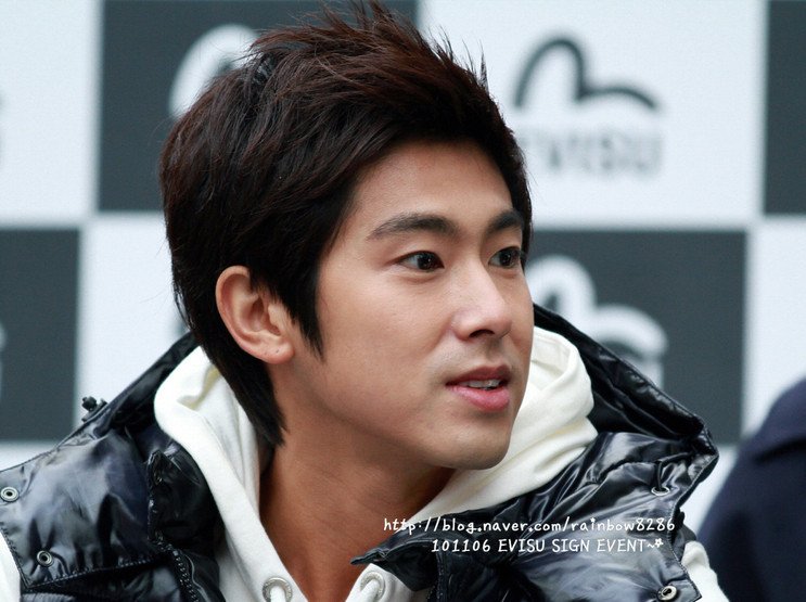 いちごうさぎ Noir Thanku U Know 유노윤호 ユノ ユンホ Evisuサイン会のユノ 1番い印象に残ってるレポ ゲートオープンと同時にカールルイスの如く走ったって 当時カールルイス調べたよ ユノに会いたい思いって凄い 写真沢山お借りし