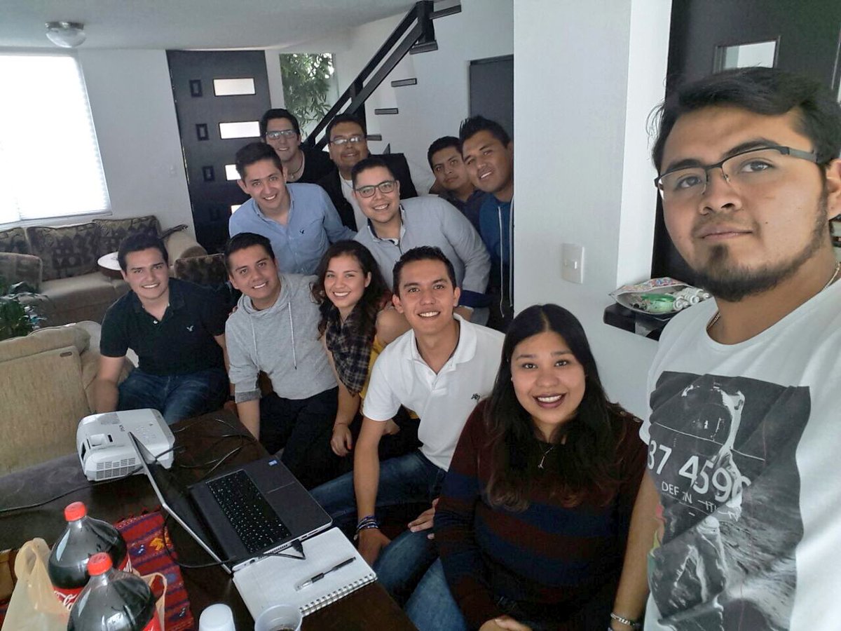 jonathanmaza's tweet photo. Hoy acompañé a grandes amigos: los universitarios que quieren mejorar a #México. Gracias por invitarme a su reunión d coordinadores @CNE_PUE https://t.co/T04EGgAKLV