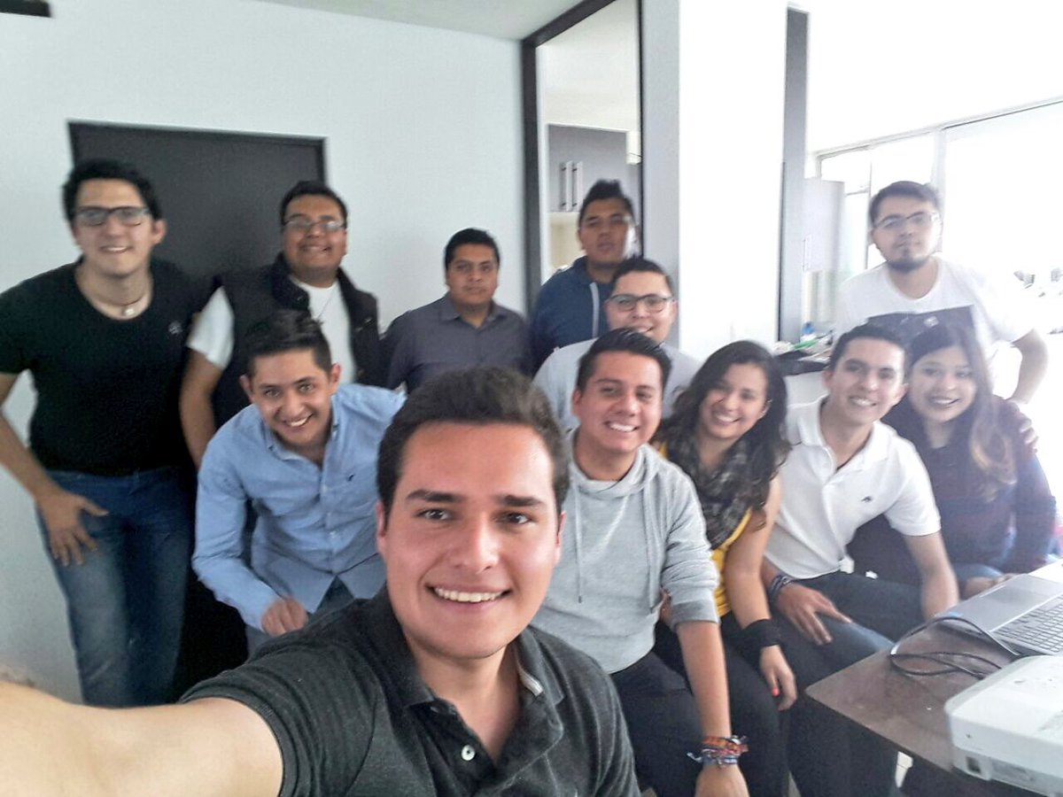 jonathanmaza's tweet photo. Hoy acompañé a grandes amigos: los universitarios que quieren mejorar a #México. Gracias por invitarme a su reunión d coordinadores @CNE_PUE https://t.co/T04EGgAKLV