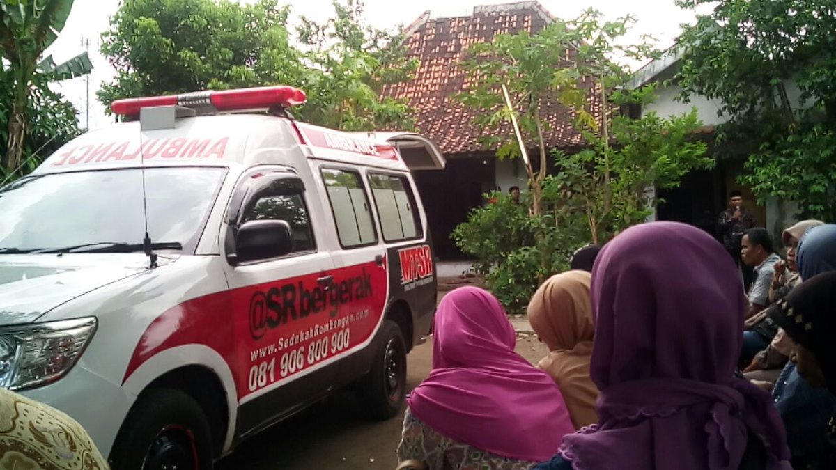 SunnahKu's tweet photo. Pagi ini MTSR mengantar Alm. Watini (64, Paru-paru) dari Kotagede menuju pemakaman Baciro #SRJogja @SRbergerak https://t.co/L9Vr8sQD1Q