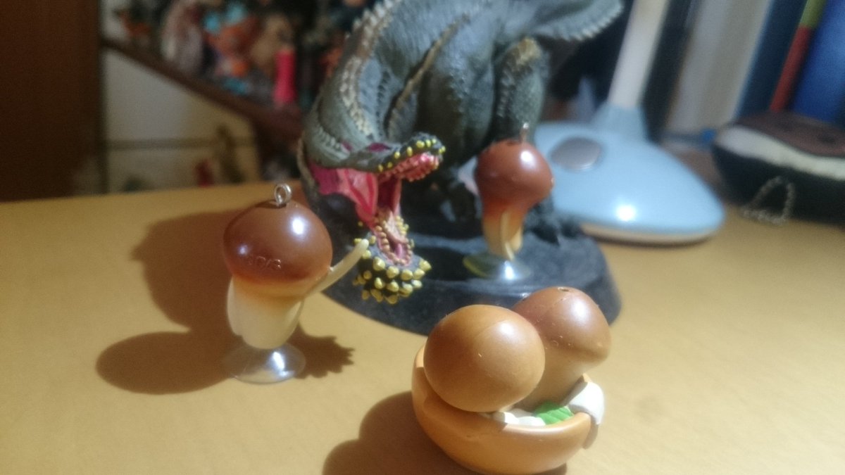 Kuroru1056's tweet photo. 写真1
＼俺ら食われるのかー／
＼それなー／
写真2
＼仲間が喰われそうだぞ！／
写真3
＼くらえなめパンチ！／
写真4
＼喰うなー！！💢💢／
＼仲間をはなせー🔥／ https://t.co/E1Sr7JVjF6