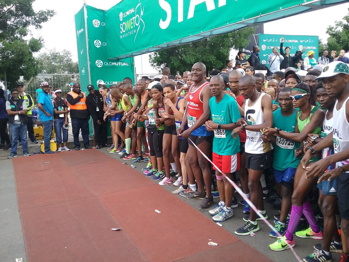 CityofJoburgZA's tweet photo. 21km takes off at the start of the people's race @FNBstadium @SowetoMarathon @OldMutualSA @SABC_2 #SABCsport #SowetoMarathon ^LL https://t.co/OrnRzSJQXu