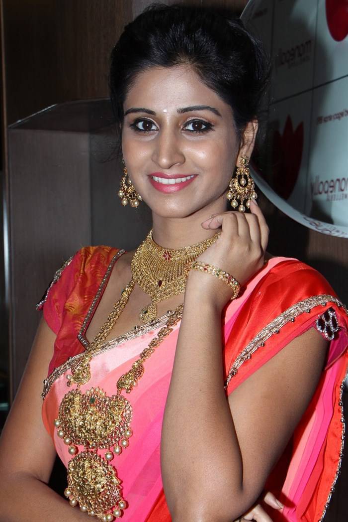 itsjrplanet's tweet photo. #Shamili Stills At #Manepally #Jewellers #Dhanteras Collection Launch 2016.! for more >>>>> https://t.co/PNcbykFWjc https://t.co/YT0avMEjCp