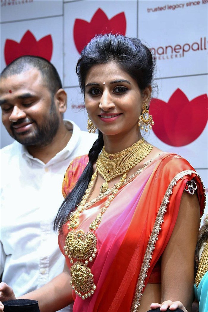 itsjrplanet's tweet photo. #Shamili Stills At #Manepally #Jewellers #Dhanteras Collection Launch 2016.! for more >>>>> https://t.co/PNcbykFWjc https://t.co/YT0avMEjCp
