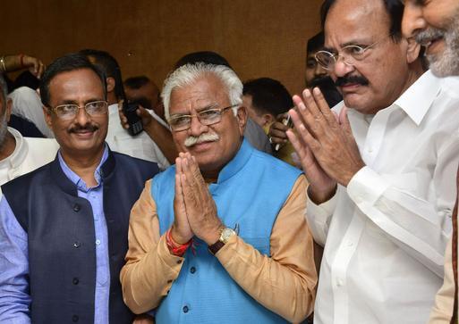jagganeeraj's tweet photo. हाथ हमारे जुड़वा लो मंत्री जी लेकिन जनता को इस जंजाल से निकालो #RERAinHaryana लागू करो, ये बेवक़ूफ़ बनाने का धंधा ज्यादा दिन नहीं चलेगा https://t.co/uLneySJkPL