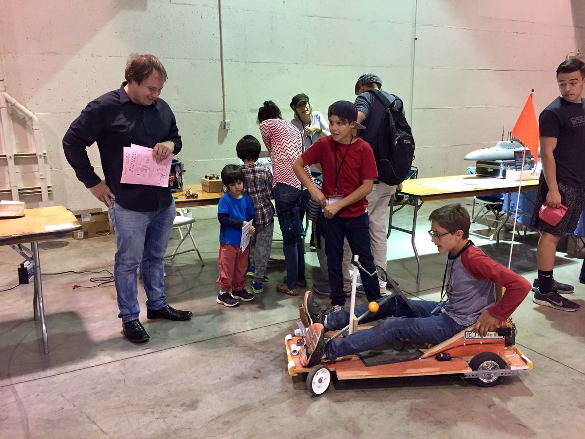 ErinKlopfer's tweet image. SoCal Maker Convention action! @CalPlug #maker #calplug #uci @michaeljklopfer