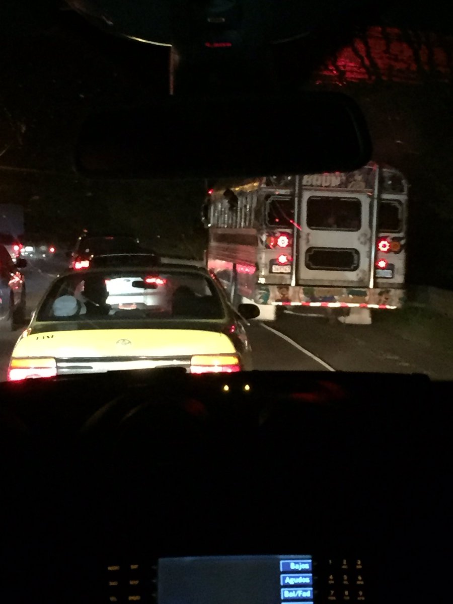 AmarisdeSanson's tweet photo. Hasta cuando con los juega vivo? #vivaPanamá #DiabloRojo haciendo de las suyas y los policías? @Traficologo @ATTTPanama 0 policías en la vía https://t.co/bTTSRVZ0SJ