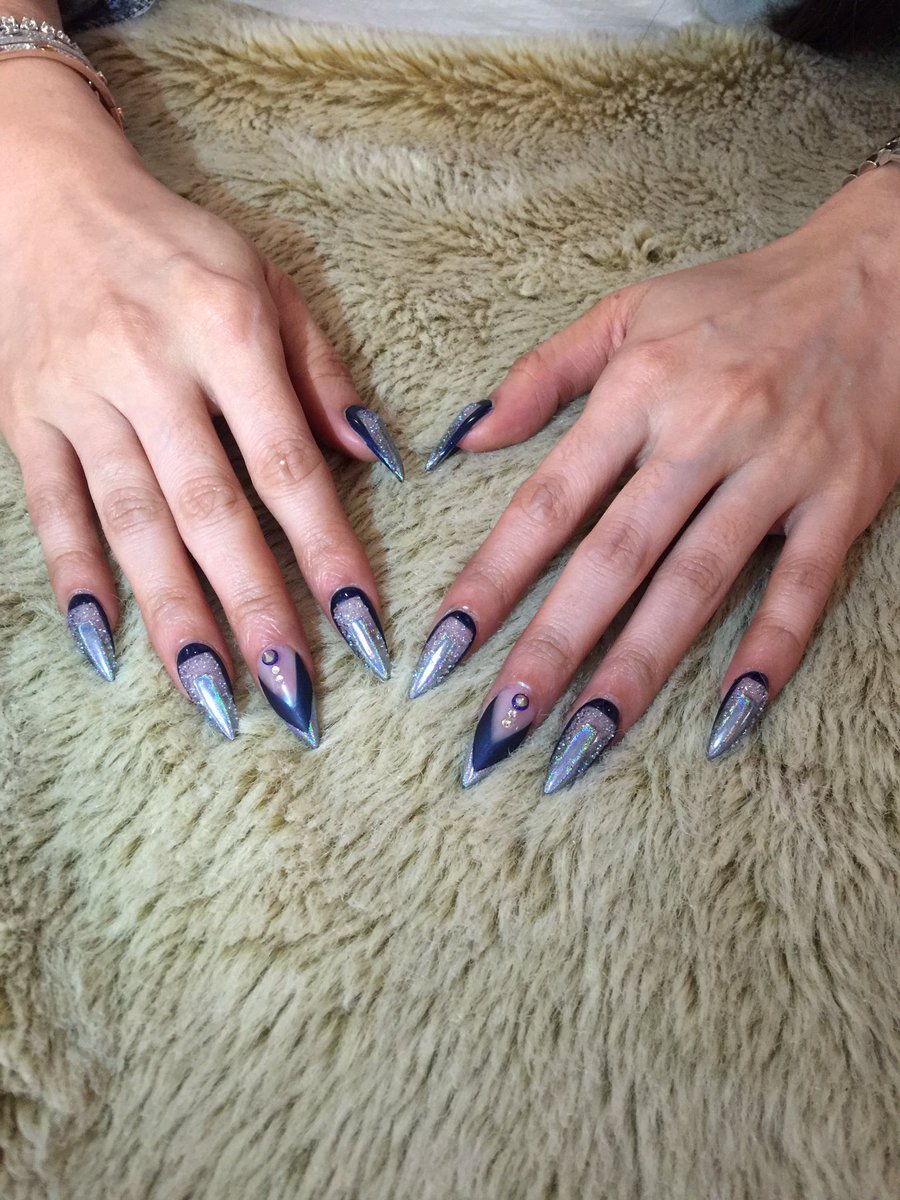 Holo Illusion #extraordinailsalonandskincare #extraordinail #eXtraOrdinailcafe #nailart #nailsalonph #nailsalonasia #nailextensions