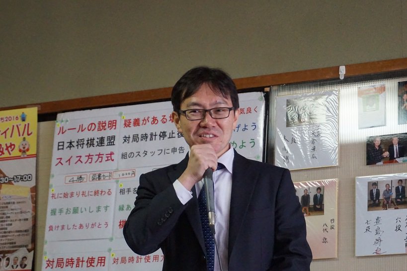 Kewpiehoney On Twitter 第100回 一宮市市民将棋大会 2 開会式 棋士紹介 司会 指導員 脇先生の棋士番号が138 ｲﾁﾉﾐﾔ なんですよ 会場 おお 拍手 司会 妻の小言 というブログが 伊奈祐介六段 説明しますと私の妹が渡辺竜王の奥さんでして