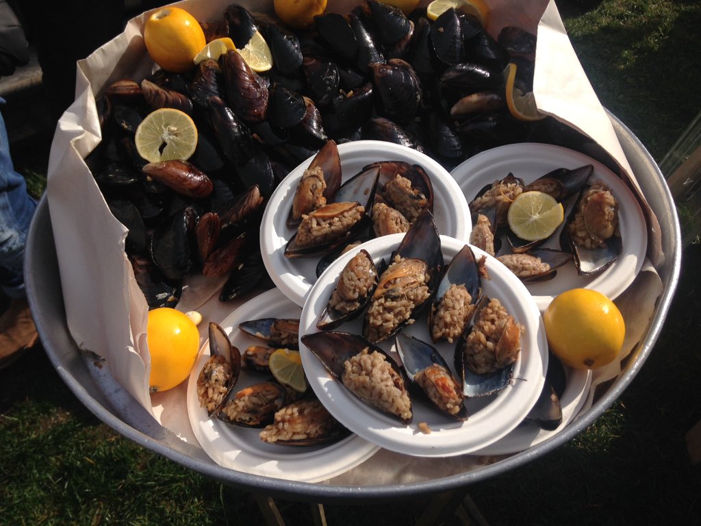 One of the street food favorites of Istanbul, stuffed mussels