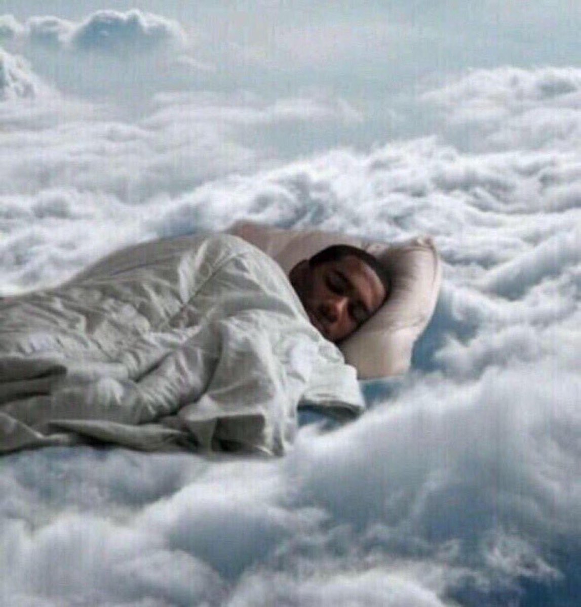 عزيز المطيري on twitter شعور نومه