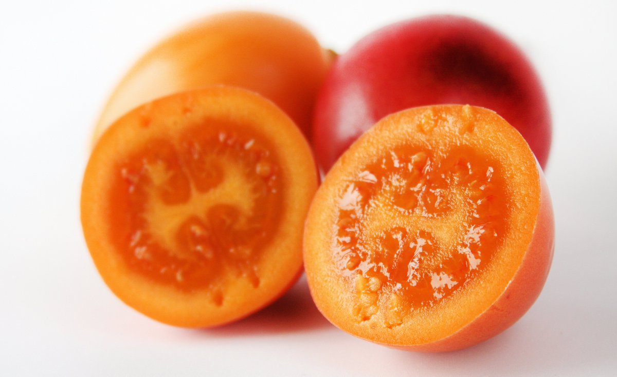 fruitground's tweet photo. Want to try a new smoothie? #tamarillo is the answer. Absolutely stunning #exoticfruit #fruitground #fruits #HealthyEating #frutarian #vegan https://t.co/6MVj5up8Md