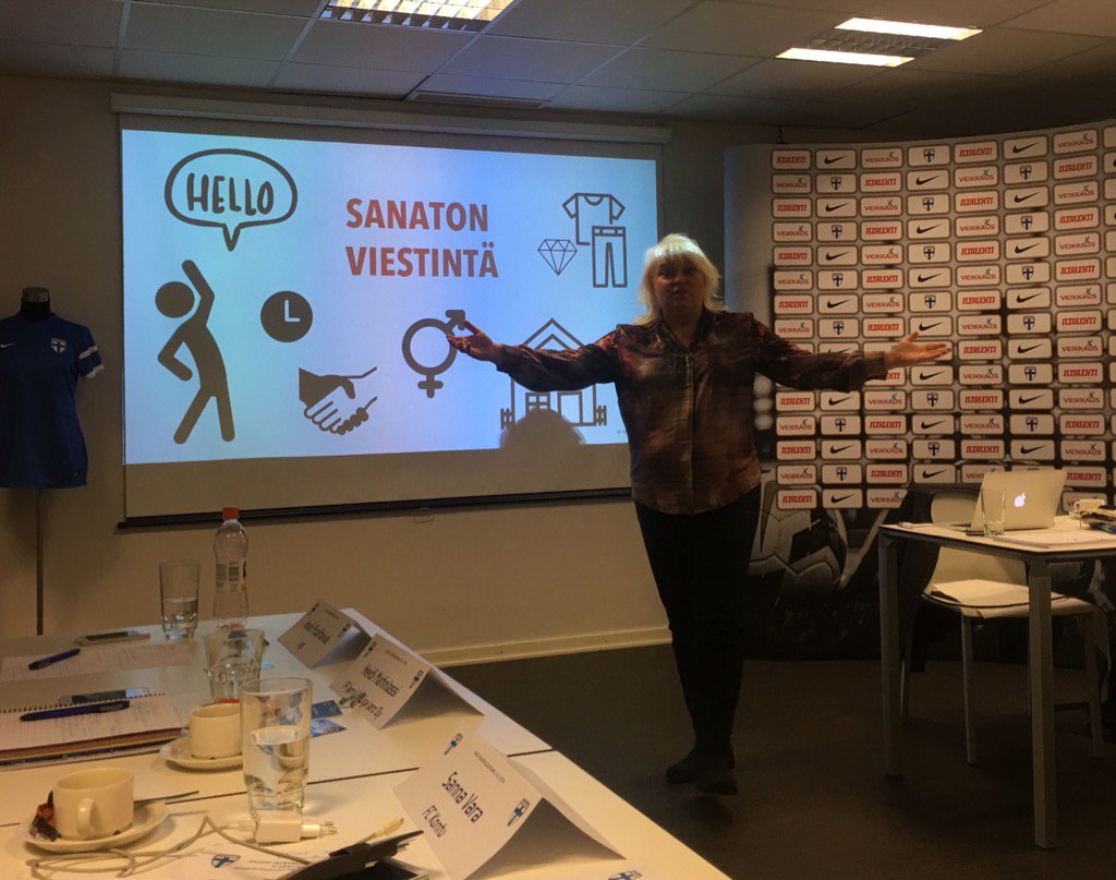 Vaikuta asiantuntijuudellasi ja kehollasi, uskalla olla #jalkapallonaiset #esiintyminen @esiintyminen