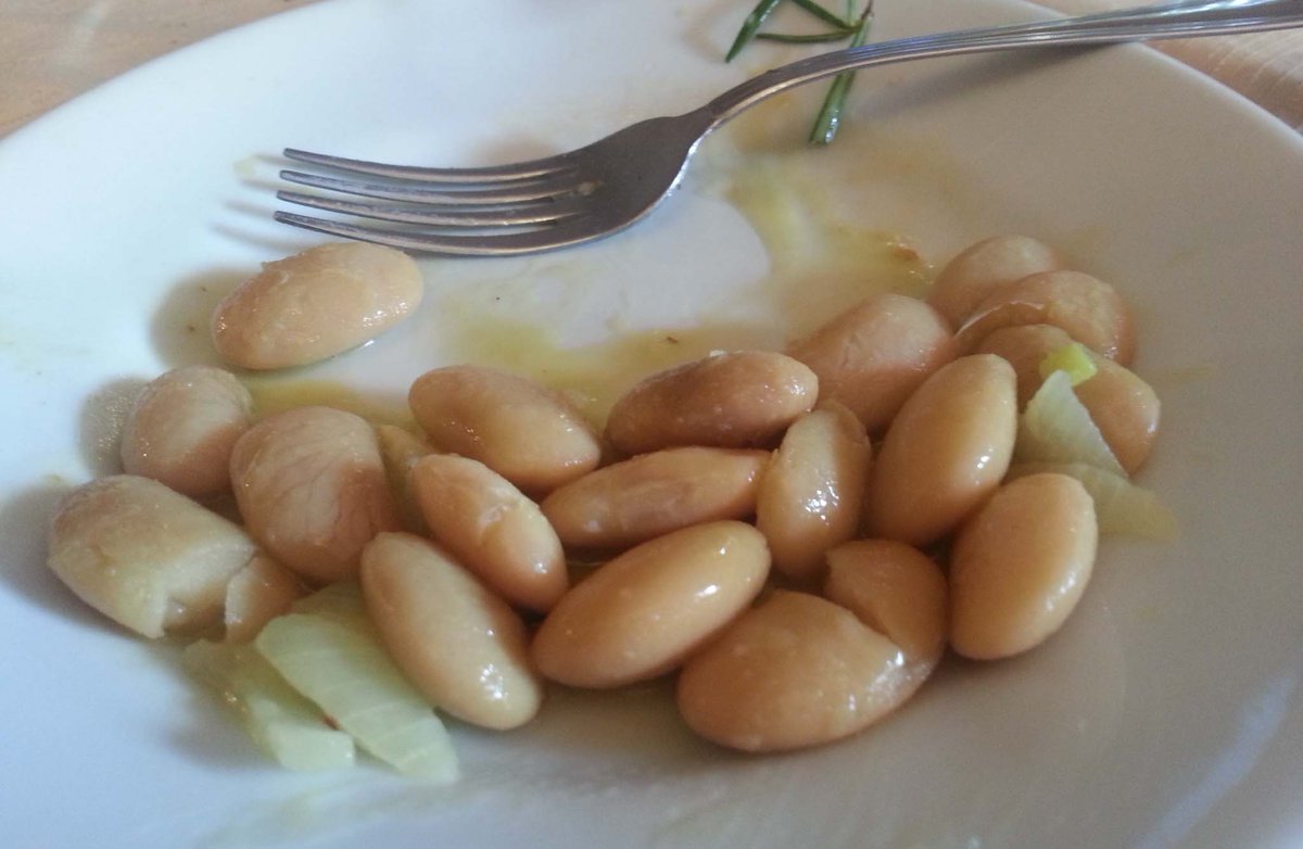 visitvaldaniene's tweet photo. Tenero e gustoso Presidio #SlowFood, il #Fagiolone di #Vallepietra si festeggia il 12 e 13/11. Vi aspettiamo sui Monti #Simbruini :-) https://t.co/qewJ5LV1as