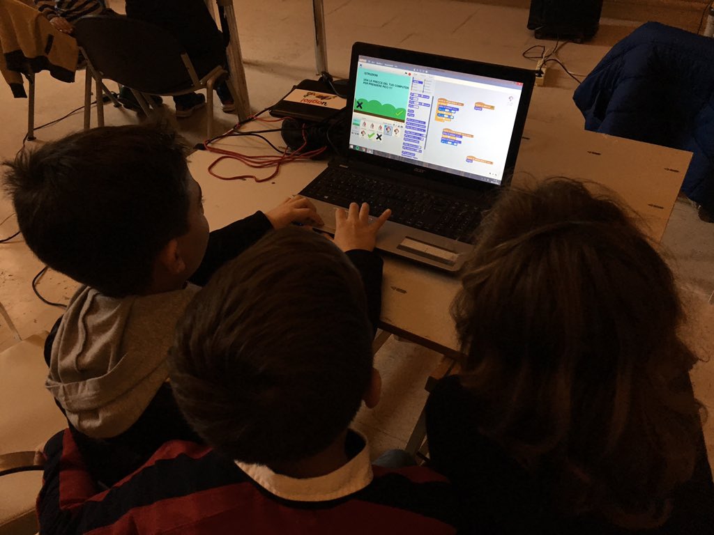 Piersoft's tweet image. Investiamo sul loro presente per costruire il futuro di tutti @CoderDojoLe @coderdojo @msalvaeng @Iliana_Morelli @ADelliNoci