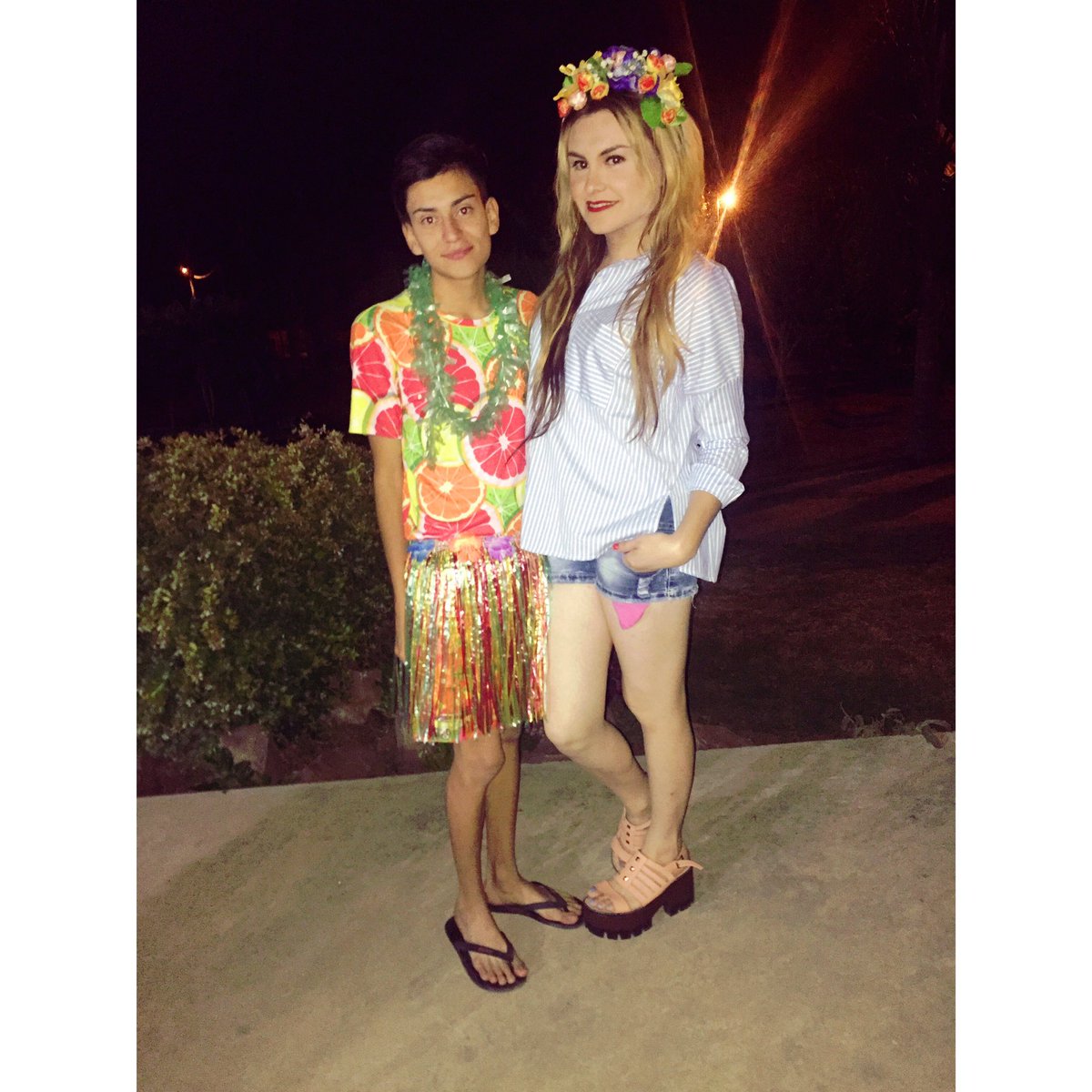 AngelPradoOK's tweet photo. #PrimaveraParty 🌺💐🌸
#FelizCumple @LuzMFranqui 🎉✨👠🔝 https://t.co/yVhVEPHmEC