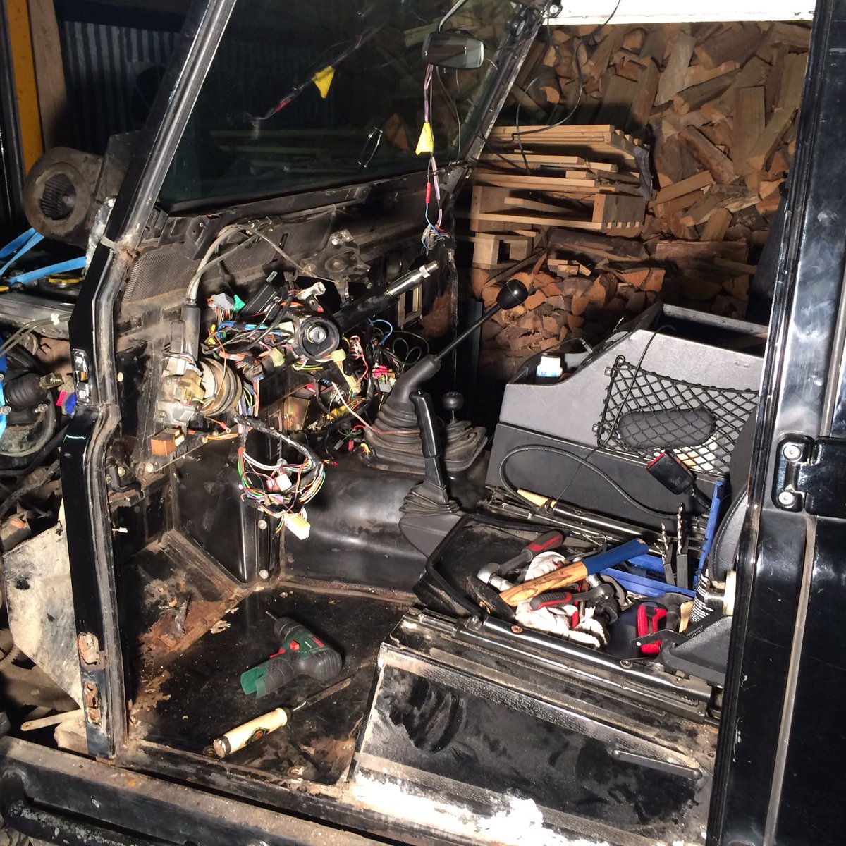 Bodensee Overlander Noch 5 Monate Bis Zur Weltreise Das Auto Ist Noch In Arbeit Rost Defender Landrover Weltreise Vielarbeit