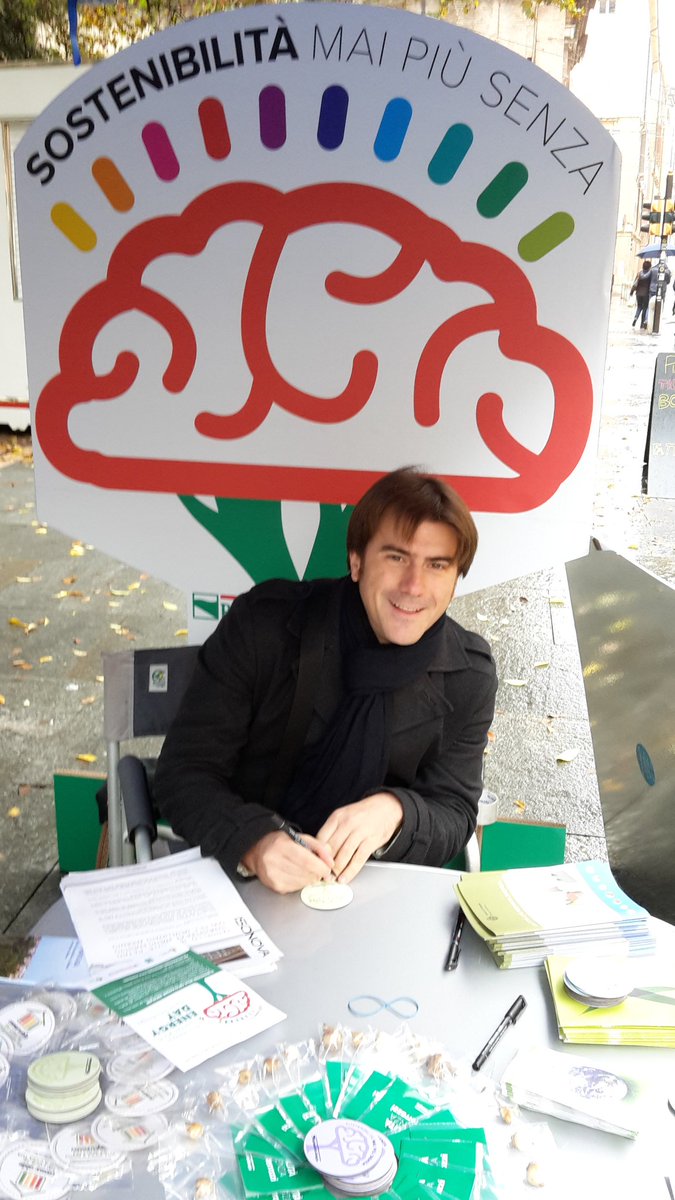 DanielBiagioni's tweet photo. #Eday2016 #Modena al via la campagna @sostenibilitamaipiusenza scambio di buoni consigli su risparmio energetico @GiulioGuerzoni https://t.co/mb8DtBdqFp