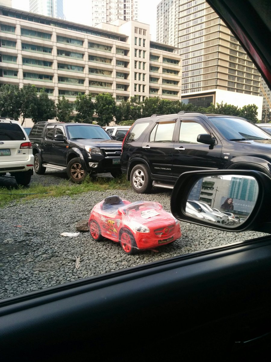 _jolosantos's tweet photo. EH YUNG WALA NA NGANG PARKING SA MEGAMALL KINACHOW KA PA NI LIGHTNING MCQUEEN PUÑETA https://t.co/o6I5K8WJT3