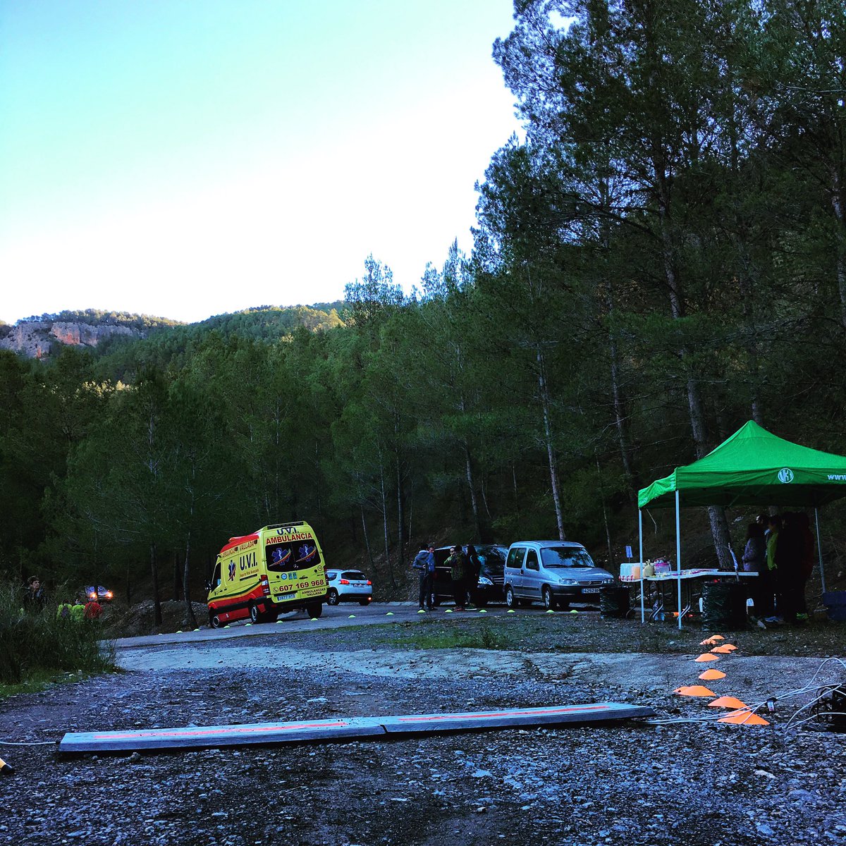TopRunES's tweet photo. Punto de control de El Chorro A tope! ¡Ay va que chorrazo! @TrailMontanejos #tdm30k https://t.co/tGw7RkbMdD