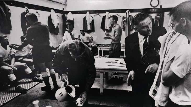 Cliff_Jones11's tweet photo. Made my debut v Arsenal, caught the bus to the game &amp; was late. They wouldn't let me in &amp; Bill Nick had to come &amp; find me .He wasn't happy https://t.co/CPaDXjFmE6