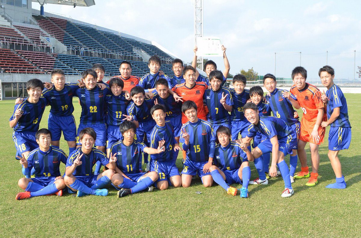 石倉利英 Twitter પર 高校サッカー鳥取県予選決勝 年度以来となる決勝進出となった鳥取城北は王者 米子北に０ ７で敗れましたが 最後まで声を絶やさなかった応援団 試合後の選手たちの笑顔が印象に残りました