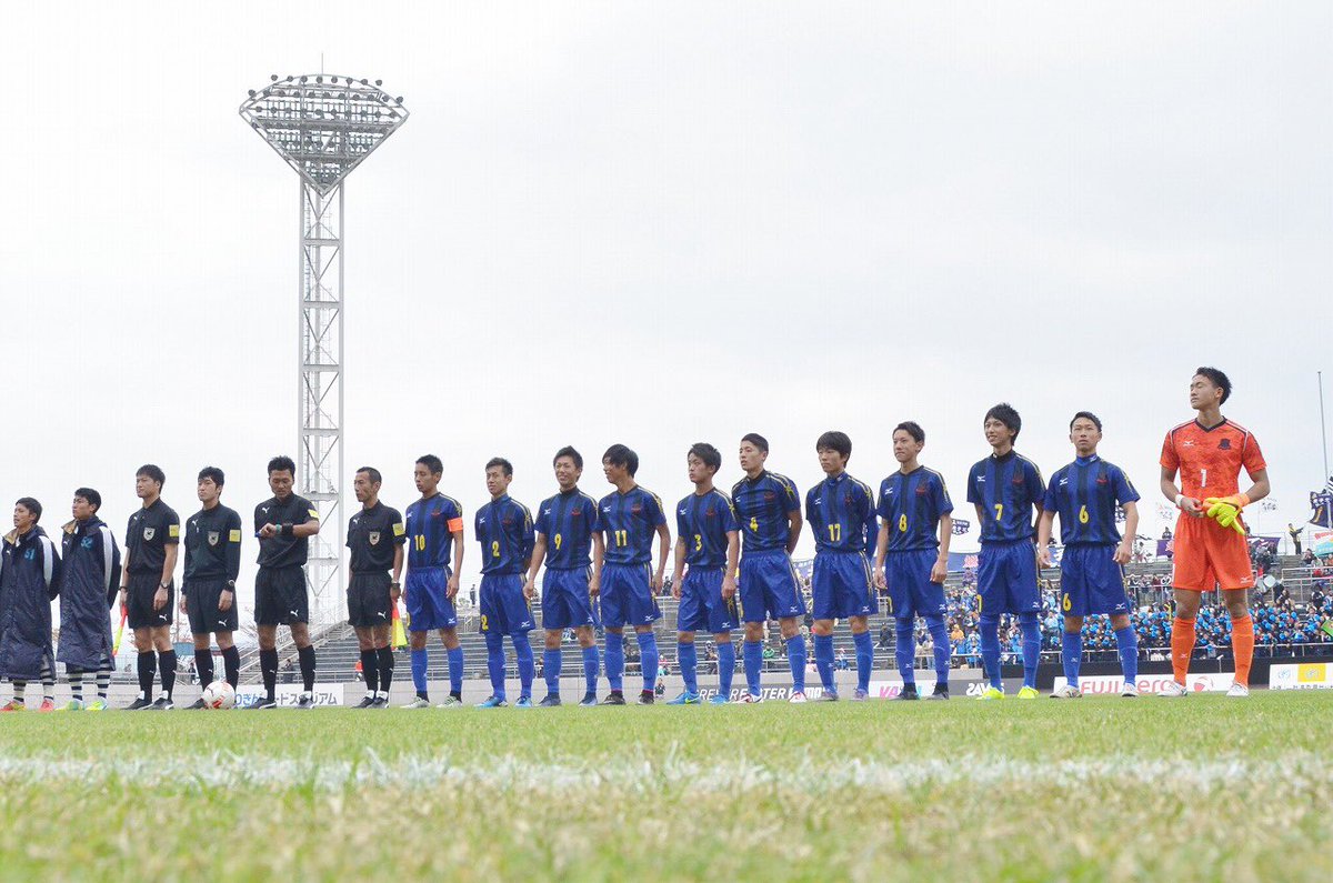 石倉利英 Twitter પર 高校サッカー鳥取県予選決勝 年度以来となる決勝進出となった鳥取城北は王者 米子北に０ ７で敗れましたが 最後まで声を絶やさなかった応援団 試合後の選手たちの笑顔が印象に残りました