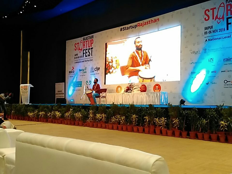 RajStartupFest's tweet photo. Not your usual Startup Talk by Hari Choudhary of @taalinc :D #MELA #RSF2016 #StartupRajasthan https://t.co/iakAwds5oz