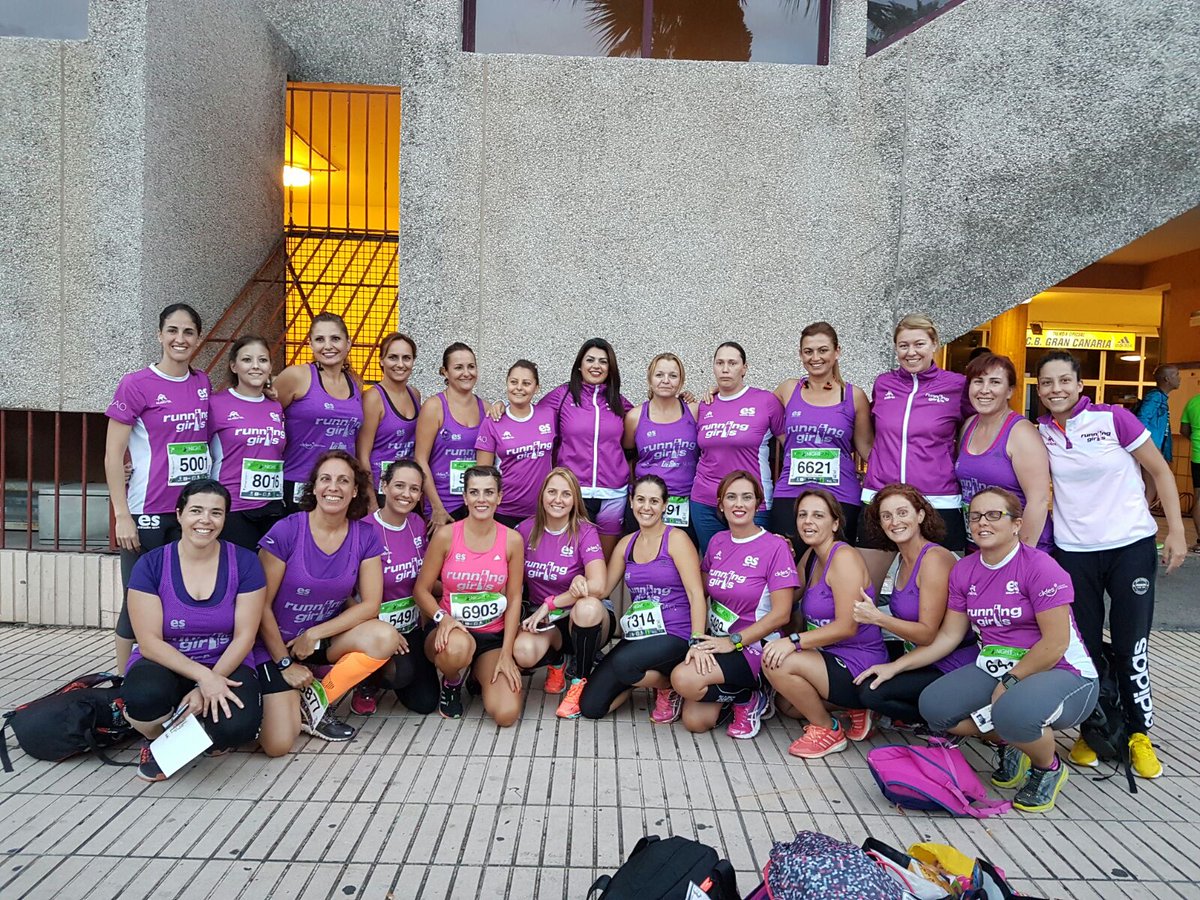 patriciadiaztri's tweet photo. Enhorabuena RUNNINGGIRLS!! como disfrutamos ayer @EstadioSport @hsrnightrun @gofiolapina #sunao #icookforyou #clides32dental #adidas https://t.co/Ogj7zgW6LZ