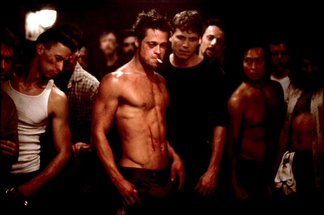 AnaMaria_Film's tweet photo. En la escena cuando Edward Norton golpea a Brad Pitt detrás de la estación de gasolina, Norton realmente golpea a Pitt. https://t.co/JGpYOClvyE