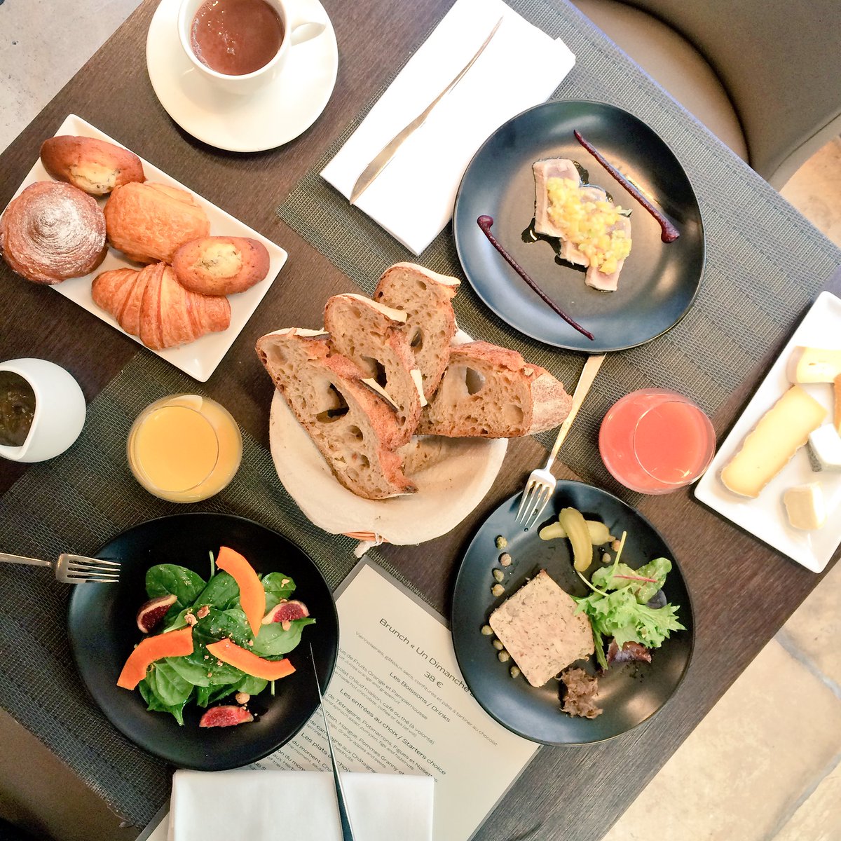 Un Dimanche à Paris tweet media