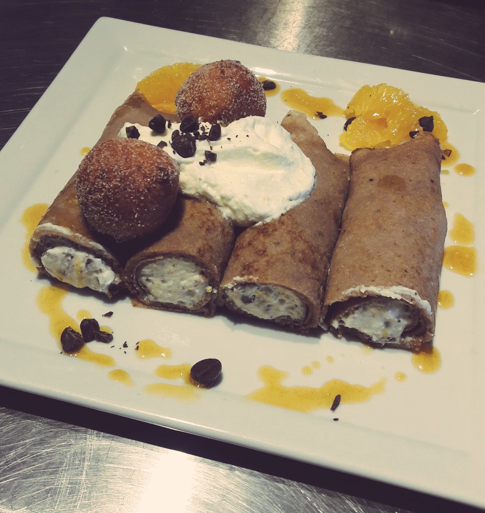 Bon matin ! On vous présente nos #crepes style #canoli sicilien au #ricotta #sansgluten. Un #delice pour les yeux et les papilles. #miam