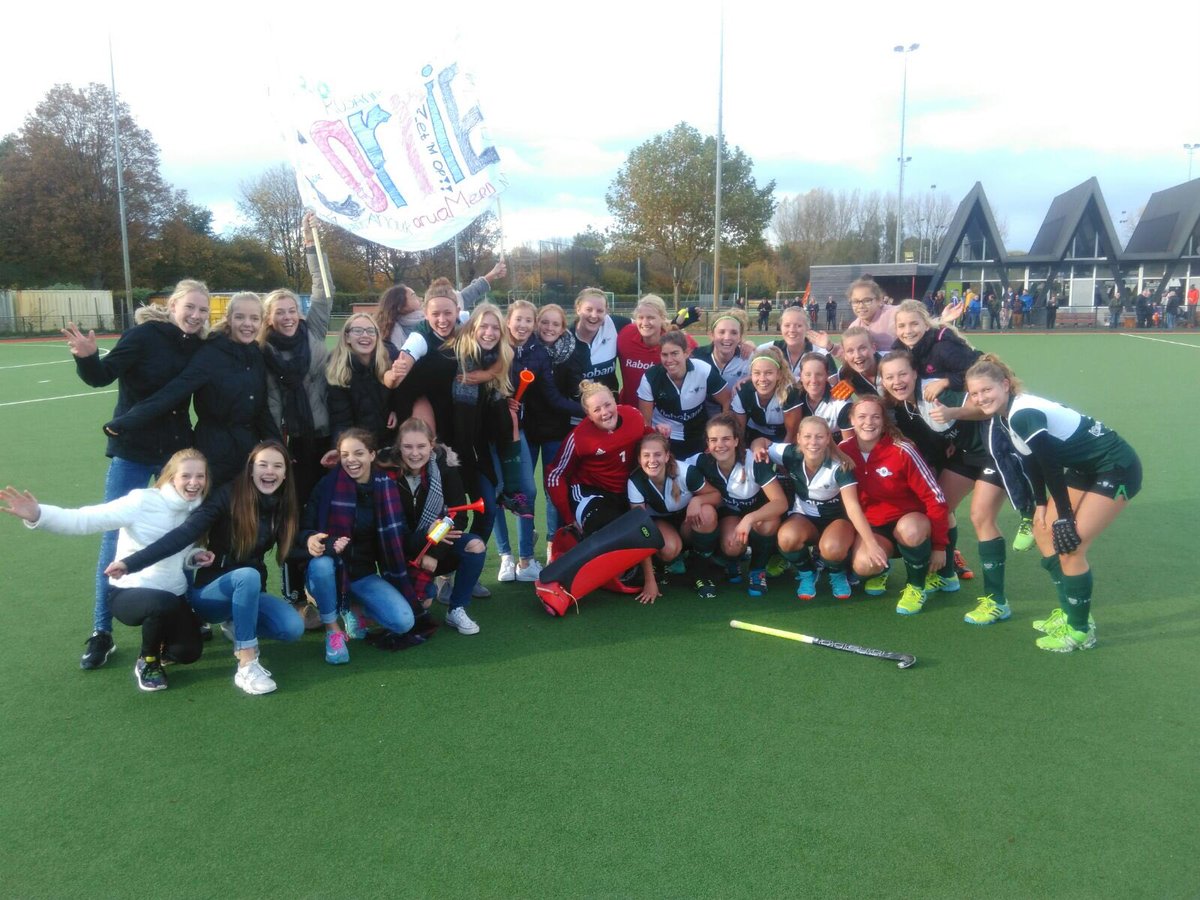 GHBSdames1's tweet photo. GHBS -Deventer (4-1)  met de support van Roden MB1 #rodengoden #1kddames #joinghbs https://t.co/D4vbxzWRGk
