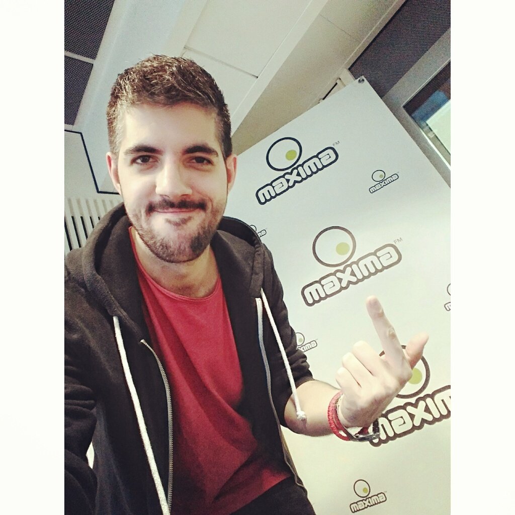 Los40Dance's tweet photo. Tu #DomingoMaximo con los pelotazos que ya te pincha @javisanchezfm hasta las 20h
¿Quieres #PuroDance?
Conecta con Maxima 😉 https://t.co/UaksZcLeb6