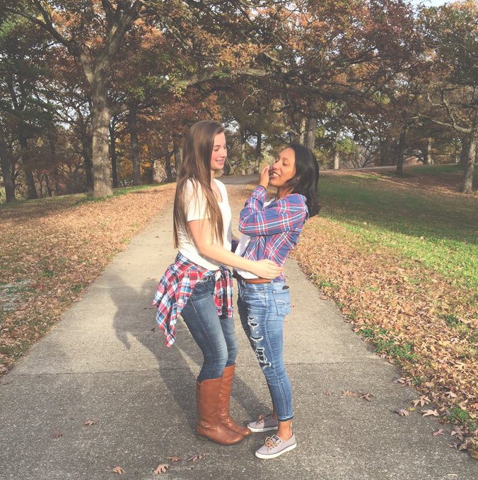 late but ehh we still look cute af🤗 https://t.co/SvaDrfNjUR