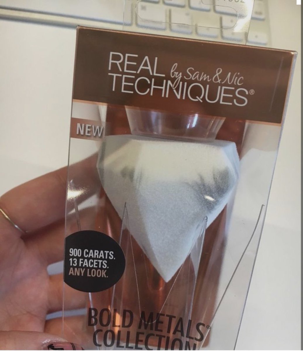 punkedcaniff's tweet photo. Retweet to win real techniques 'bold metals collection' beauty blender✨ https://t.co/UJEtuTOv5e