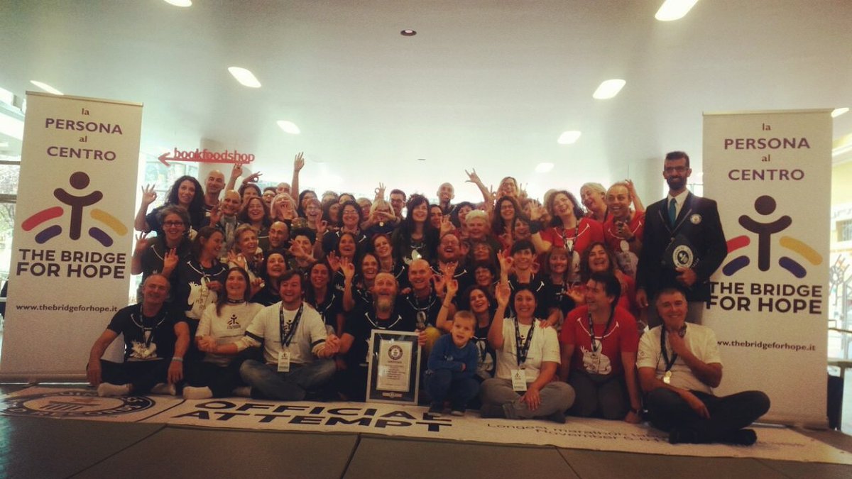 assunta73's tweet photo. Ce l'hanno fatta! Guinness World Record raggiunto. Grazie ai 60 #challengers di #24oredirisateperlavita https://t.co/Ad9OQeHePq