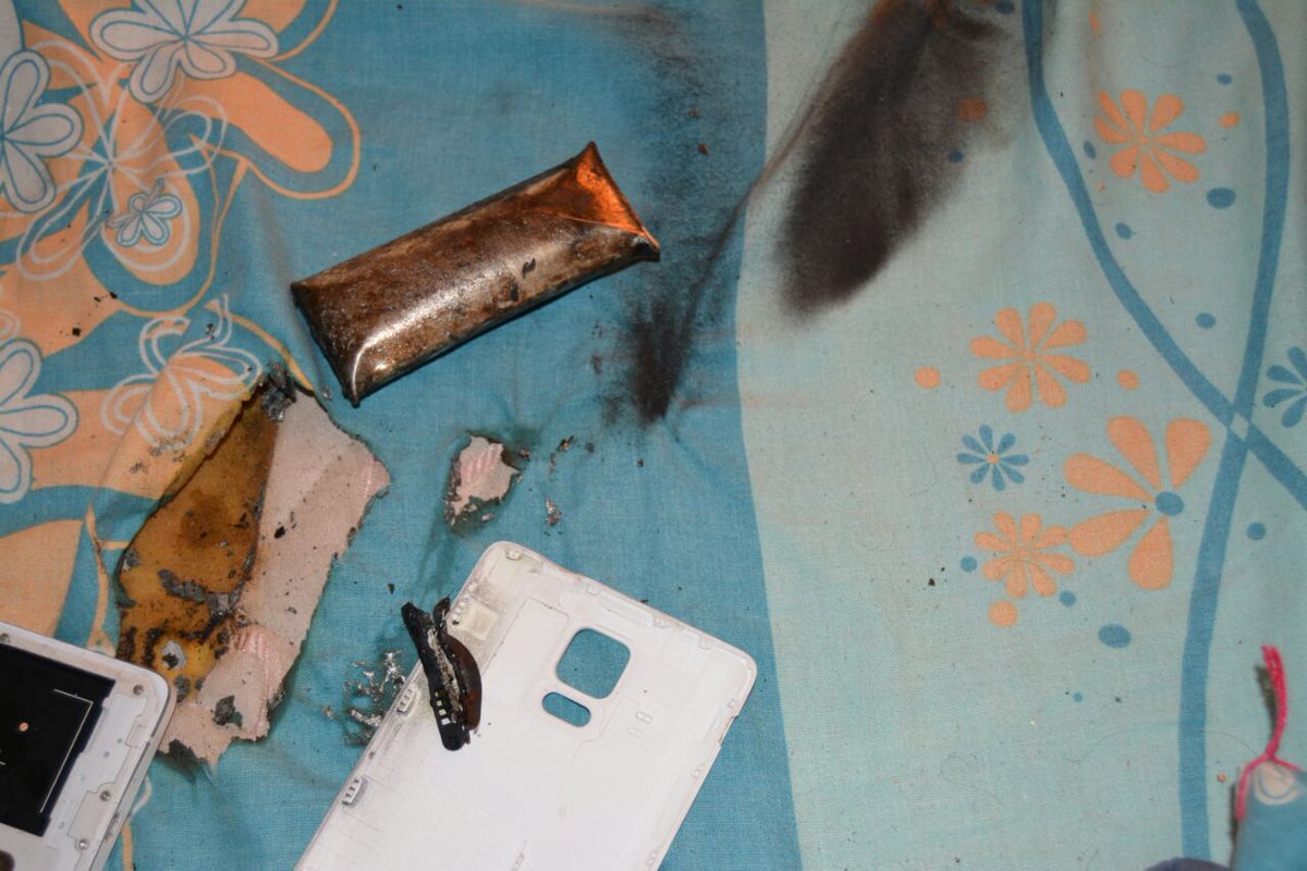 Habibies's tweet image. Dear Samsung! U makes Batteries or Bombs? This is not #SamsungNote7 about which #Samsung warned us but #GalaxyNote4 which bursted. Stay safe