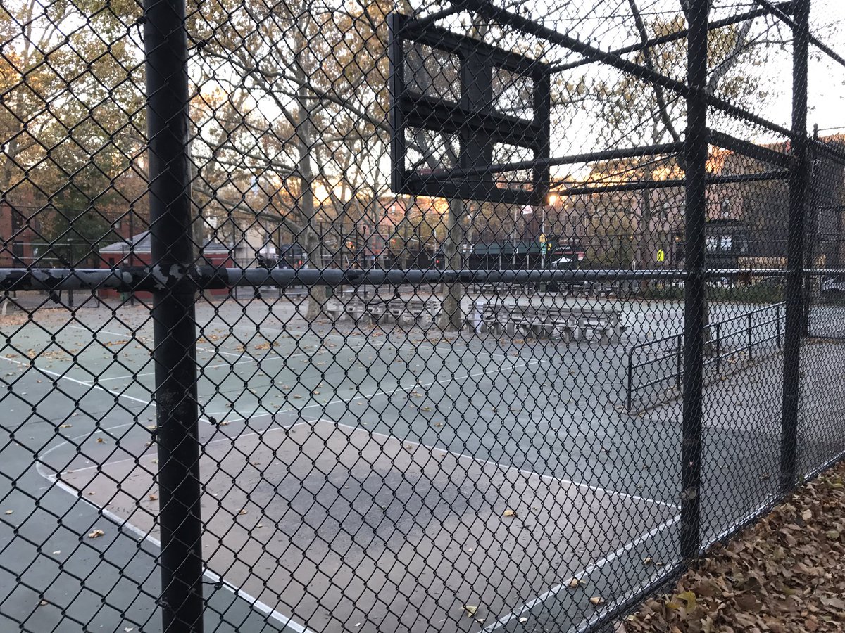 ushoops's tweet photo. As fast as it gets...just arrived @RoseClassic. Hearing there R LOTS of #FleetFooted athletes...but didn't see nary a 1. #nycmarathon https://t.co/cMqfEmNFEf