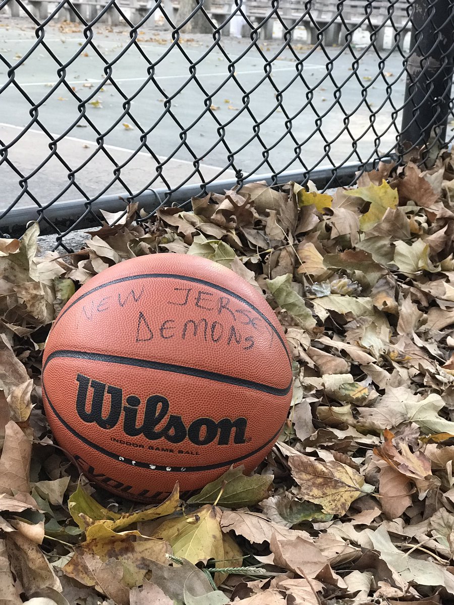 ushoops's tweet photo. As fast as it gets...just arrived @RoseClassic. Hearing there R LOTS of #FleetFooted athletes...but didn't see nary a 1. #nycmarathon https://t.co/cMqfEmNFEf