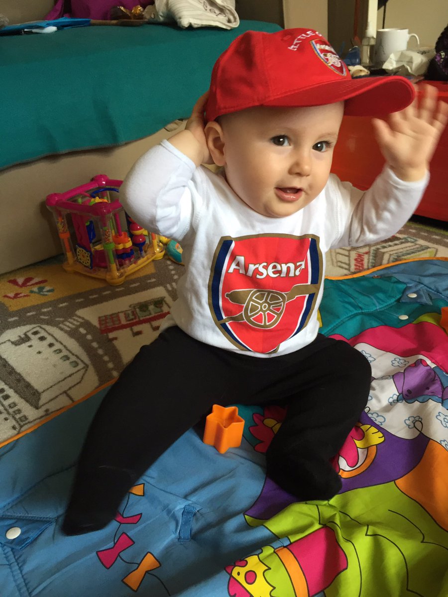 kiwipuddingpie's tweet photo. @Arsenal Watching from home! #AFCvTHFC #LittleGunner #girl Gunners back on top! ⚽️ https://t.co/YHbOWdszLh