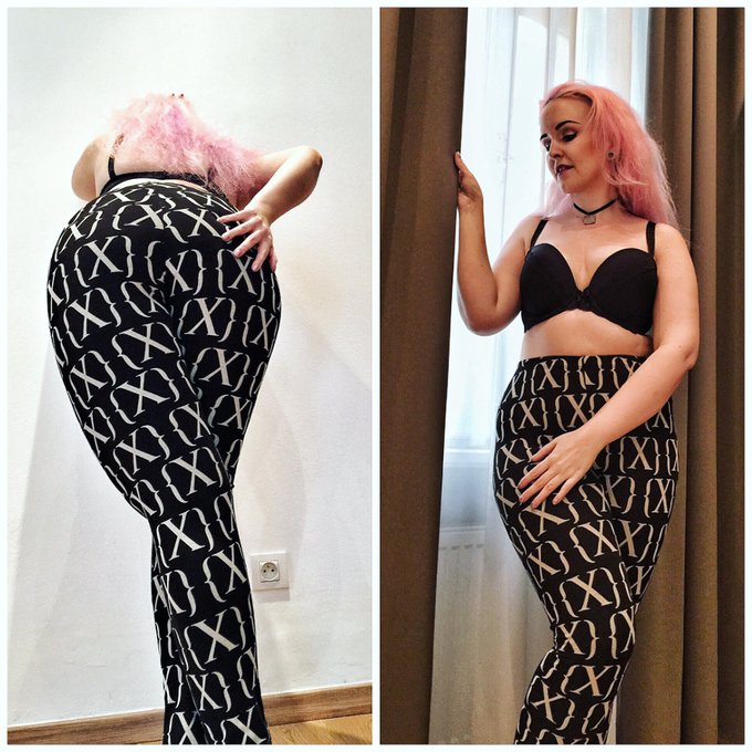 Rocking in the IAMX leggings getting ready despite feeling ill #IAMX #iamxmerch @IAMX https://t.co/Z<a href="/tag/iamx"class="tags"><span>#iamx</span></a><a href="/tag/iamxmerch"class="tags"><span>#iamxmerch</span></a>