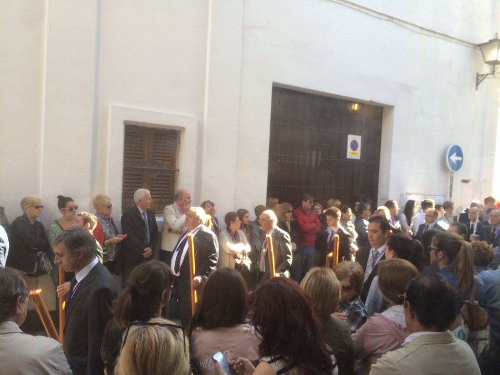 tabernalabanera's tweet photo. Ya está pasando el cortejo del #Señor de #Sevilla por @tabernalabanera #granpodersevilla2016 https://t.co/DKzuUA25L1